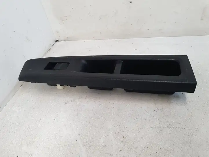 Toyota Yaris (2014 - 2019) 742310D330 Блок кнопок стеклоподъемников — фото 5
