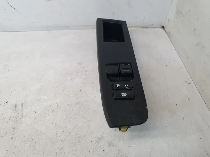 Toyota Yaris (2014 - 2019) 742320D680 Блок кнопок стеклоподъемников — фото 2