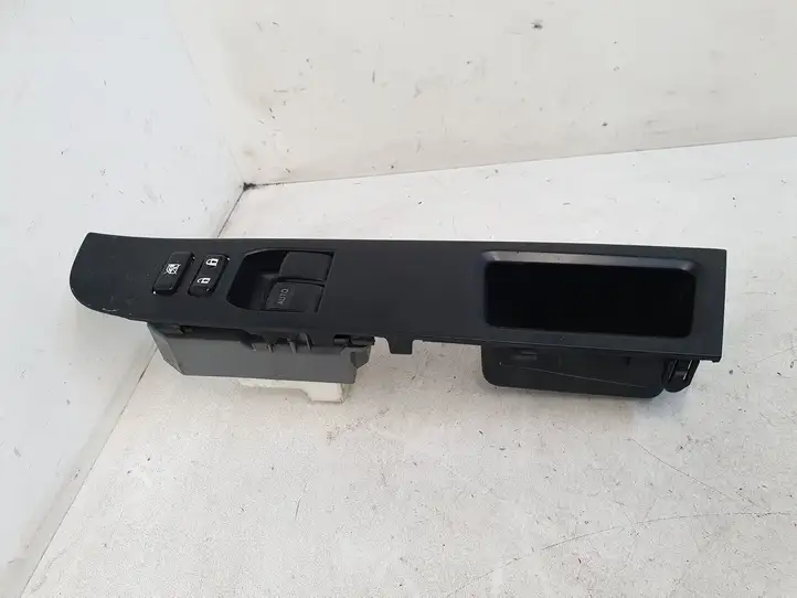 Toyota Yaris (2014 - 2019) 742320D680 Блок кнопок стеклоподъемников — фото 3