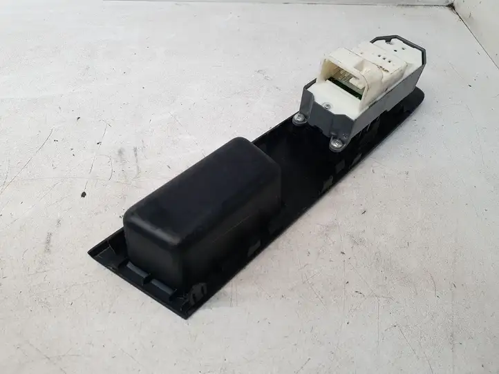 Toyota Yaris (2014 - 2019) 742320D680 Блок кнопок стеклоподъемников — фото 5