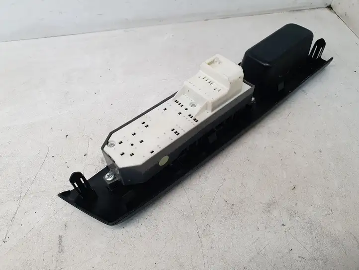 Toyota Yaris (2014 - 2019) 742320D340 Блок кнопок стеклоподъемников — фото 3