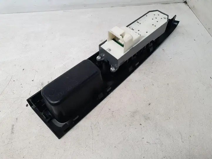 Toyota Yaris (2014 - 2019) 742320D340 Блок кнопок стеклоподъемников — фото 5