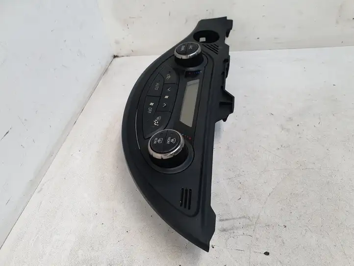 Toyota Yaris (2014 - 2019) 75F206 Блок управления климат-контролем — фото 4