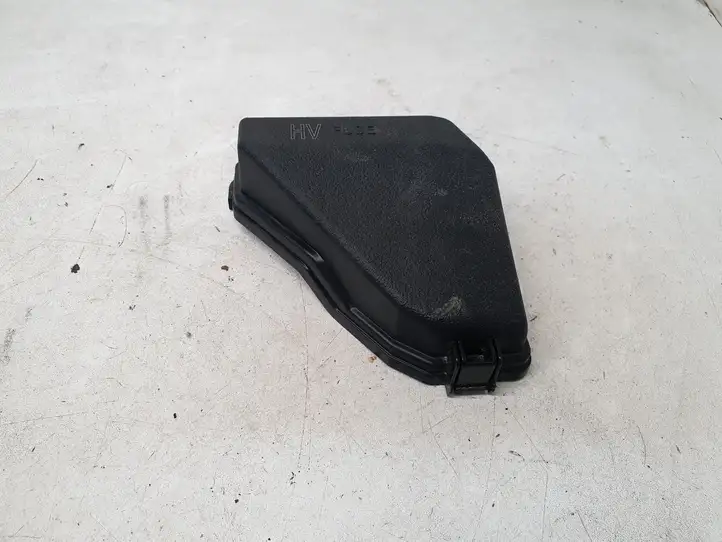 Toyota Yaris (2014 - 2019) 8266252791 Крышка ящика предохранителей — фото 1