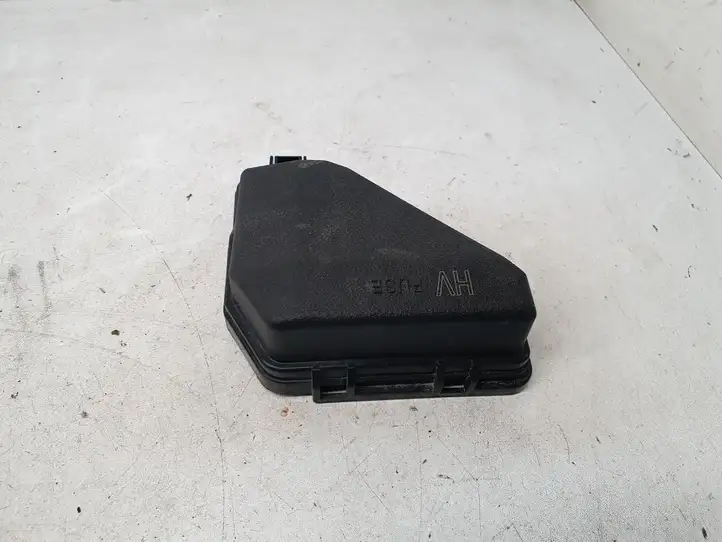 Toyota Yaris (2014 - 2019) 8266252791 Крышка ящика предохранителей — фото 3