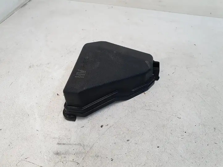 Toyota Yaris (2014 - 2019) 8266252791 Крышка ящика предохранителей — фото 4