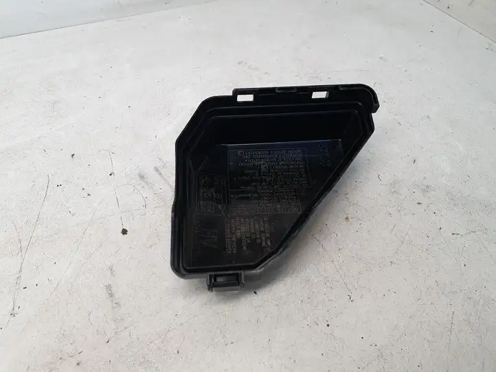 Toyota Yaris (2014 - 2019) 8266252791 Крышка ящика предохранителей — фото 5