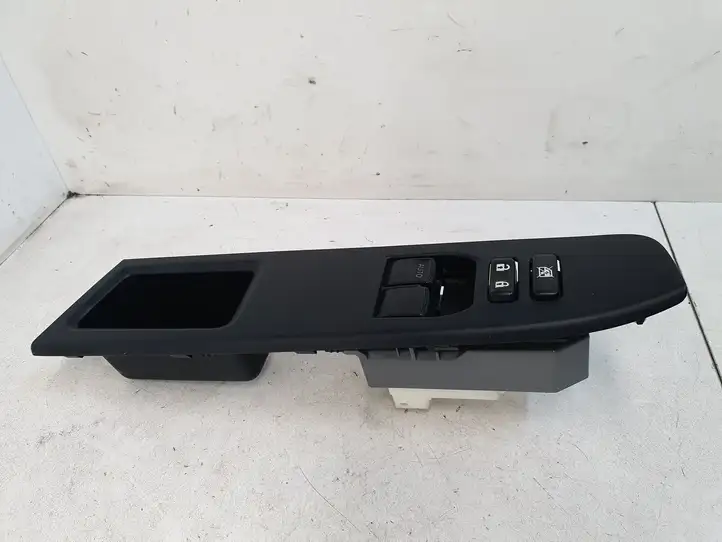 Toyota Yaris (2014 - 2019) 742320D680 Блок кнопок стеклоподъемников — фото 3