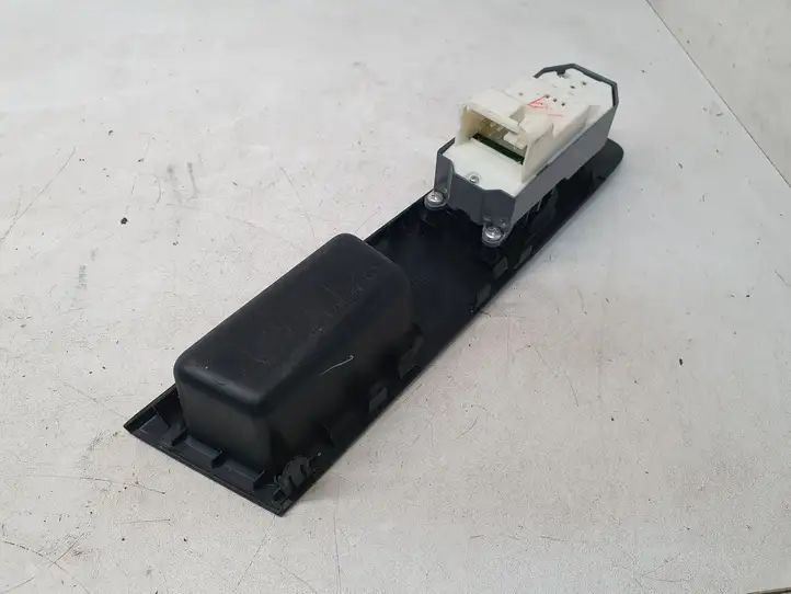 Toyota Yaris (2014 - 2019) 742320D680 Блок кнопок стеклоподъемников — фото 4