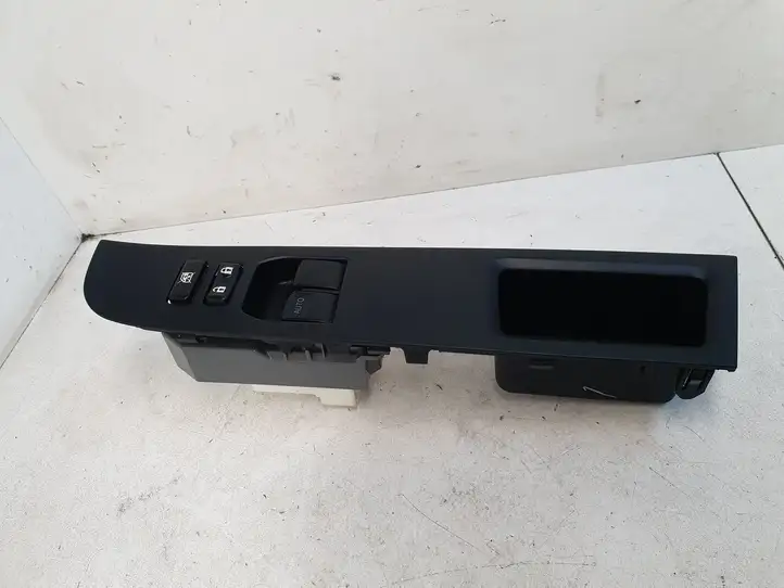 Toyota Yaris (2014 - 2019) 742320D680 Блок кнопок стеклоподъемников — фото 5