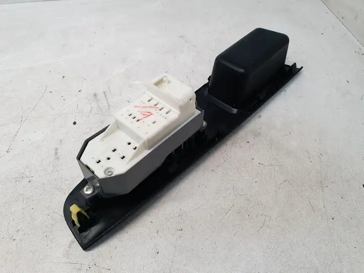 Toyota Yaris (2014 - 2019) 742320D680 Блок кнопок стеклоподъемников — фото 6