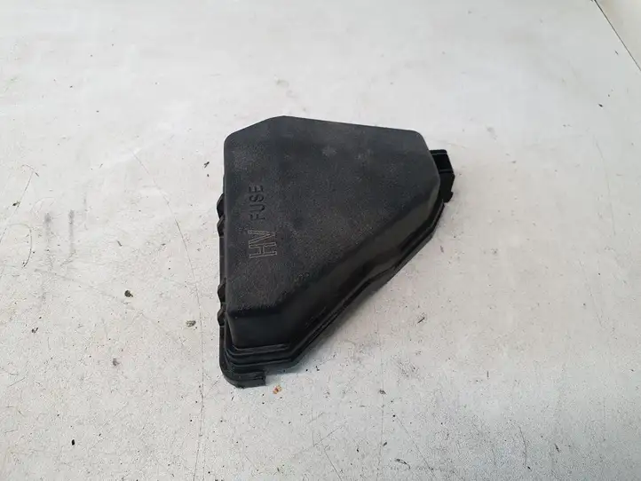 Toyota Yaris (2014 - 2019) 8266252791 Крышка ящика предохранителей — фото 1