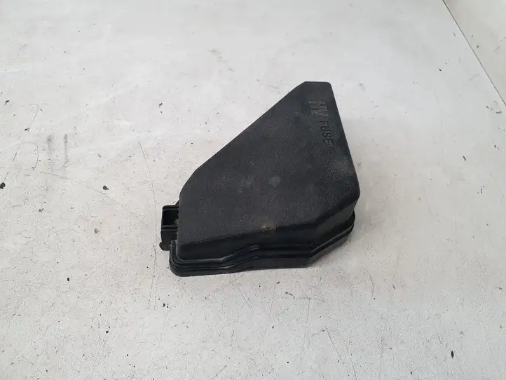 Toyota Yaris (2014 - 2019) 8266252791 Крышка ящика предохранителей — фото 4