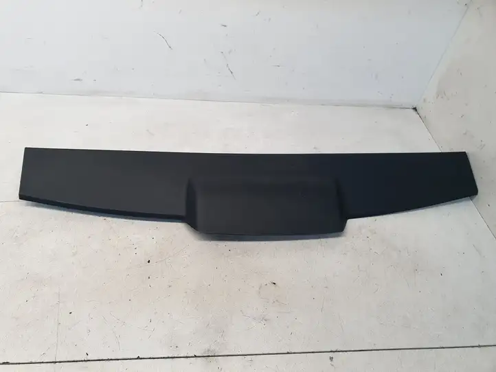 Toyota Auris 150 (2006 - 2012) 6479002030 Прочая отделка багажника — фото 2