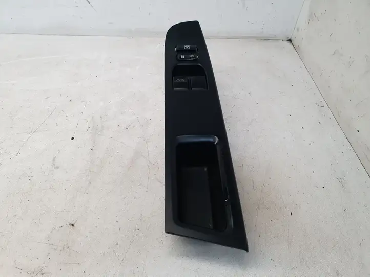 Toyota Yaris (2014 - 2019) 742320D680 Блок кнопок стеклоподъемников — фото 1