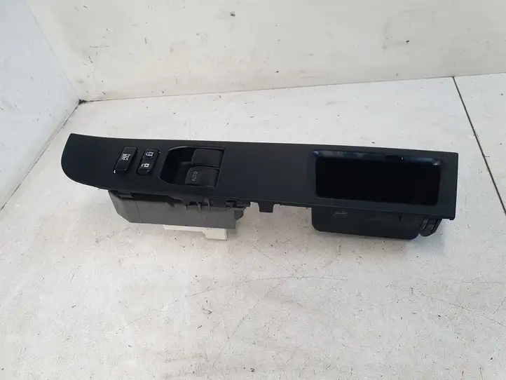 Toyota Yaris (2014 - 2019) 742320D680 Блок кнопок стеклоподъемников — фото 5