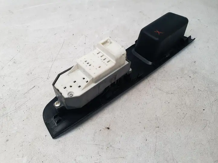 Toyota Yaris (2014 - 2019) 742320D680 Блок кнопок стеклоподъемников — фото 6