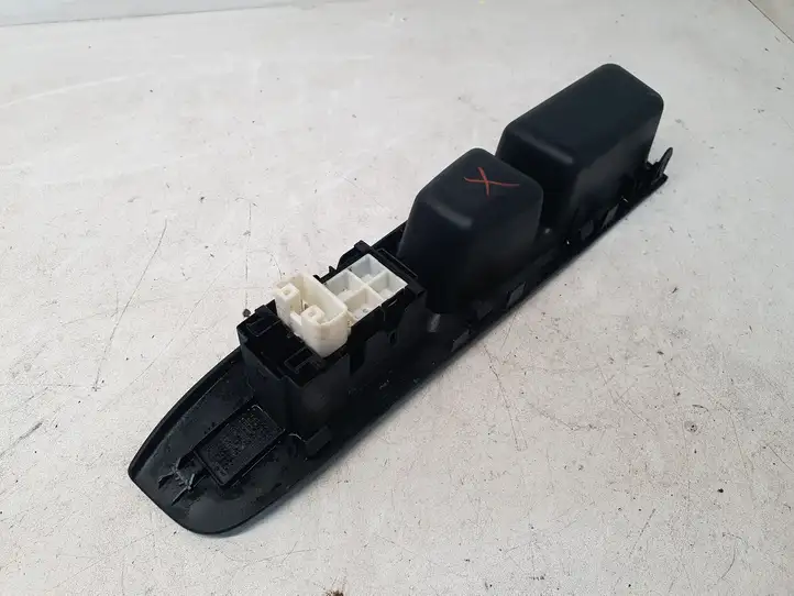 Toyota Yaris (2014 - 2019) 742310D700 Блок кнопок стеклоподъемников — фото 2