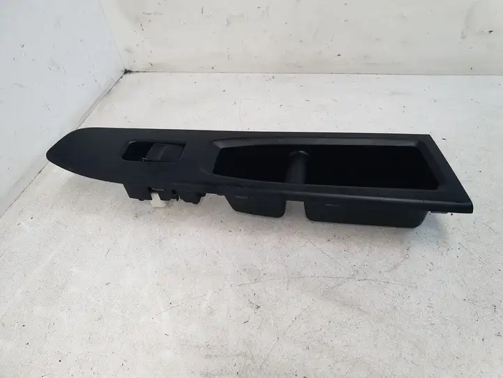 Toyota Yaris (2014 - 2019) 742310D700 Блок кнопок стеклоподъемников — фото 4