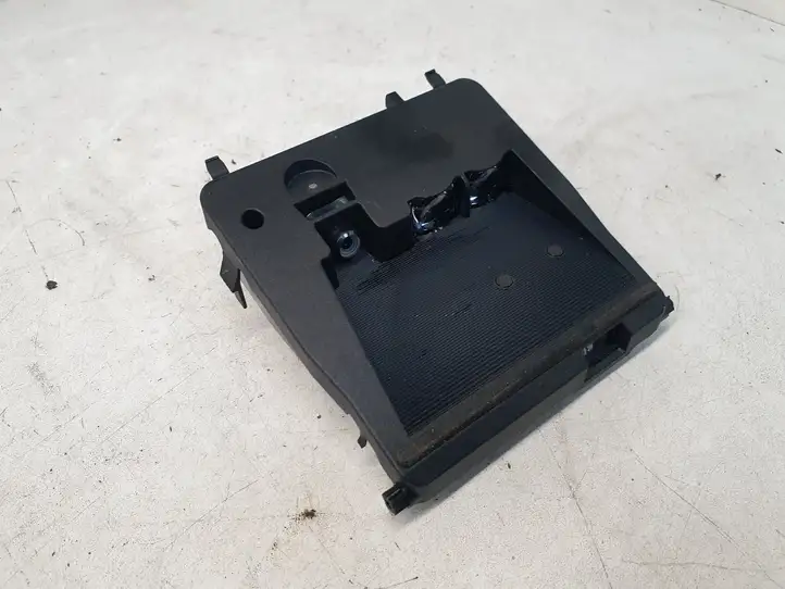 Toyota Yaris (2014 - 2019) 881810D020 Камера в лобовом стекле — фото 4