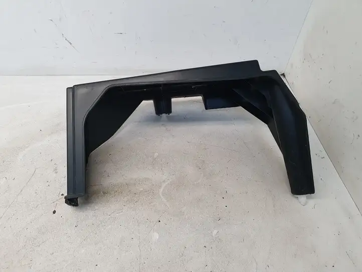 Toyota Prius (XW30) (2009 - 2015) 5842702010 Прочая отделка багажника — фото 1