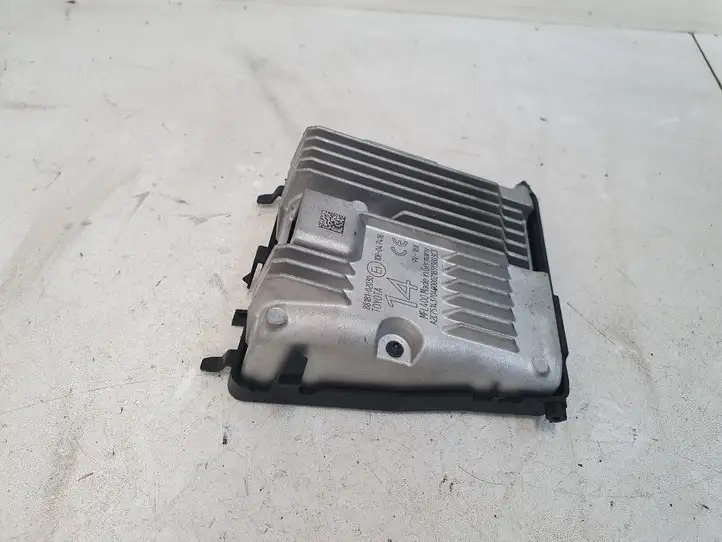 Toyota Auris E180 (2012 - 2018) 8818102030 Камера в лобовом стекле — фото 2