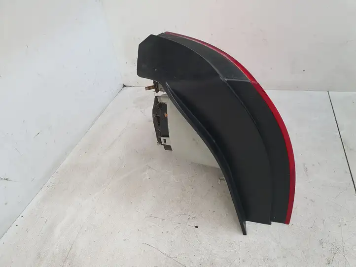 Volkswagen Golf V (2003 - 2009) 1K6945096E Задний фонарь в кузове — фото 3
