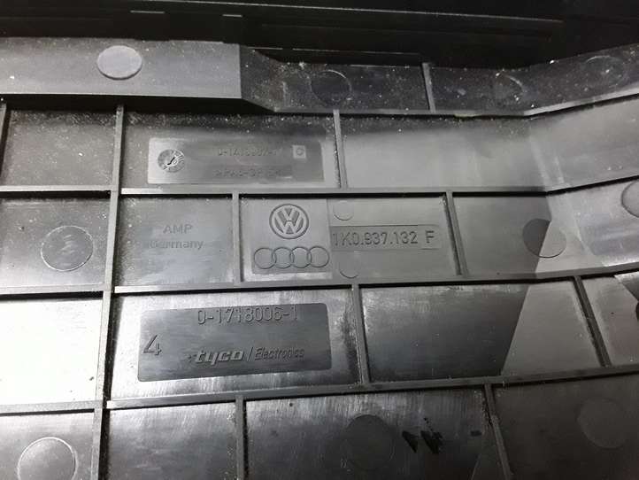 Volkswagen Golf Plus (2004 - 2008)  1K0937132F Крышка ящика предохранителей