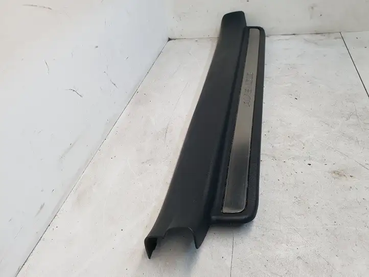 Toyota Avensis T250 (2006 - 2009) 6791305050 Внутренняя отделка переднего порога — фото 2
