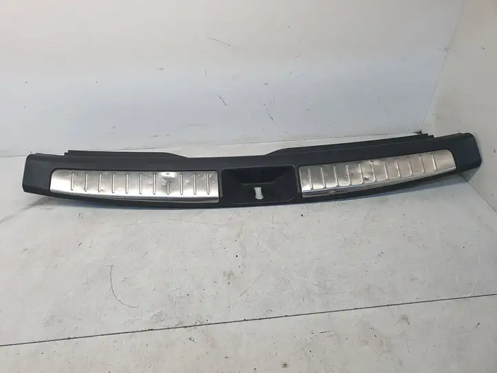 Toyota Avensis T250 (2006 - 2009) 5838705090 Отделка порога багажника — фото 1