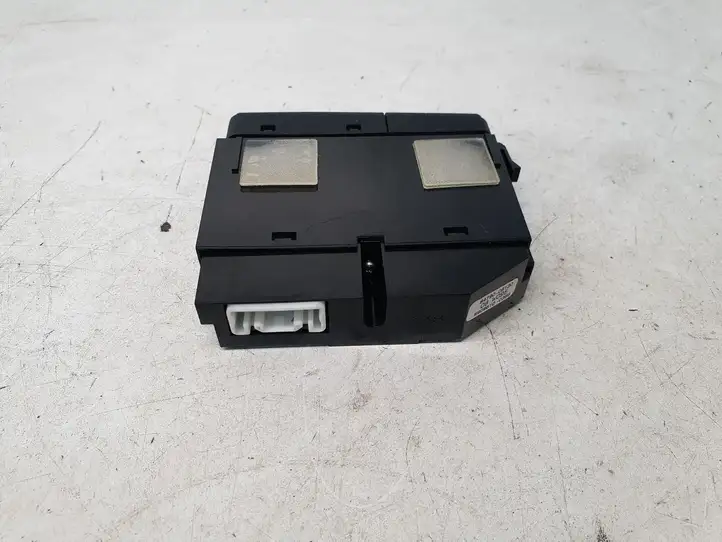 Toyota Avensis T250 (2006 - 2009) 8479005130 Кнопка обогрева стекла — фото 6