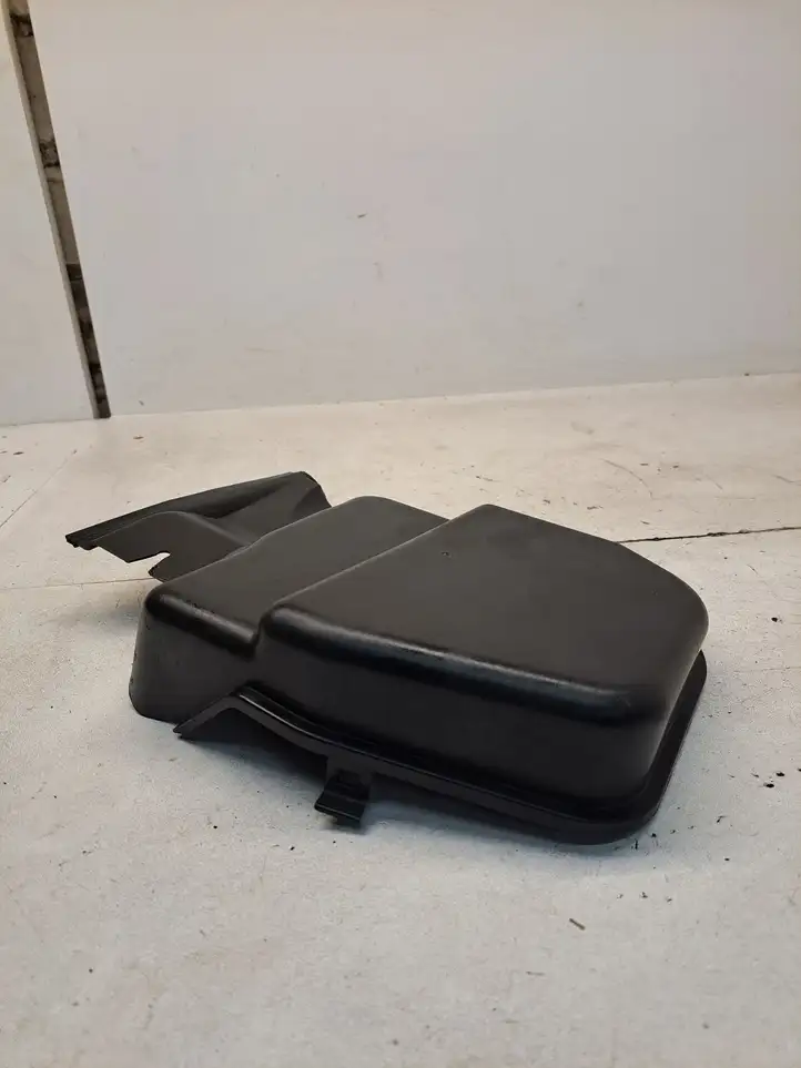 BMW 3 E90 E91 (2005 - 2012) 6431692501712692501715677210 Крышка микрофильтра воздуха — фото 3
