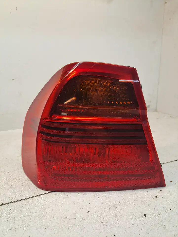 BMW 3 E90 E91 (2005 - 2012) 6937457 Задний фонарь в кузове — фото 1