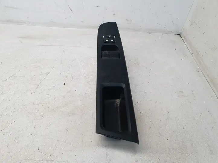Toyota Yaris (2014 - 2019) 742320D680 Блок кнопок стеклоподъемников — фото 1