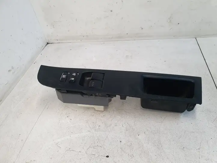 Toyota Yaris (2014 - 2019) 742320D680 Блок кнопок стеклоподъемников — фото 2