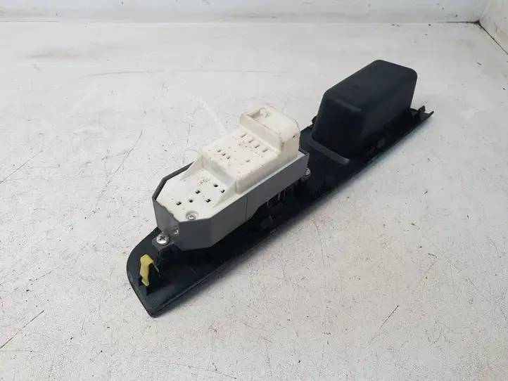 Toyota Yaris (2014 - 2019) 742320D680 Блок кнопок стеклоподъемников — фото 5