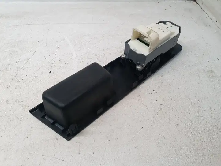 Toyota Yaris (2014 - 2019) 742320D680 Блок кнопок стеклоподъемников — фото 6