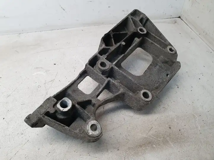 Audi A3/S3 8P (2004 - 2008) 06F903143F Кронштейн генератора — фото 6