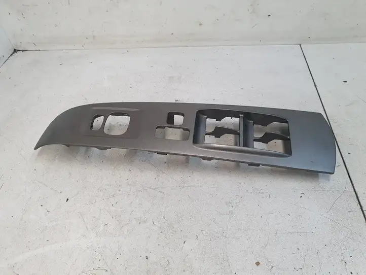 Toyota Prius (XW20) (2003 - 2009) 7423247070 Накладка кнопки стеклоподъемника — фото 3