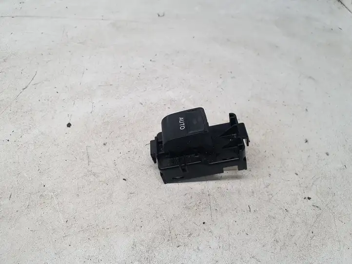 Toyota Auris E180 (2012 - 2018) 192801 Кнопка стеклоподъемников — фото 1
