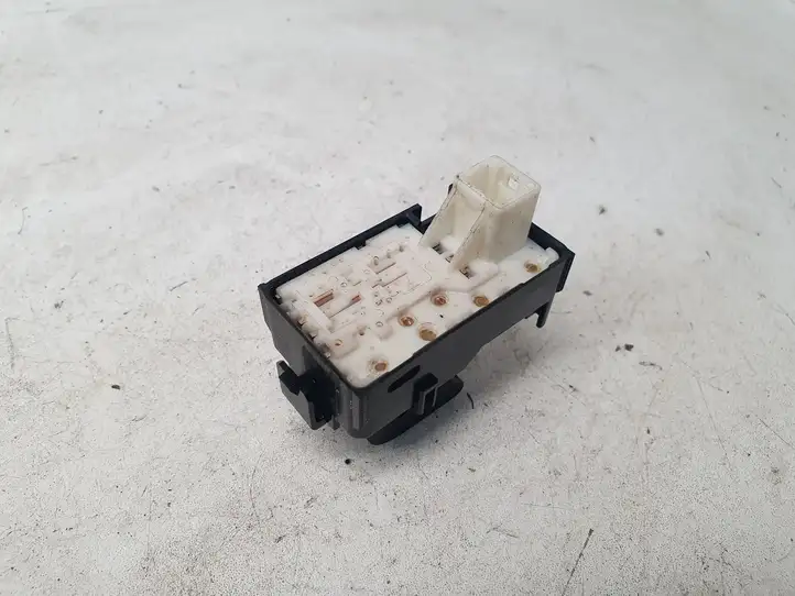 Toyota Auris E180 (2012 - 2018) 192801 Кнопка стеклоподъемников — фото 3