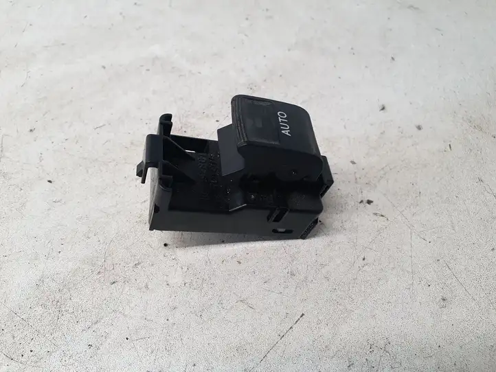 Toyota Auris E180 (2012 - 2018) 192801 Кнопка стеклоподъемников — фото 6