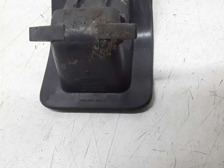 Volkswagen Jetta V (2005 - 2010)  1K0887233C Заглушка, крышка ISOFIX