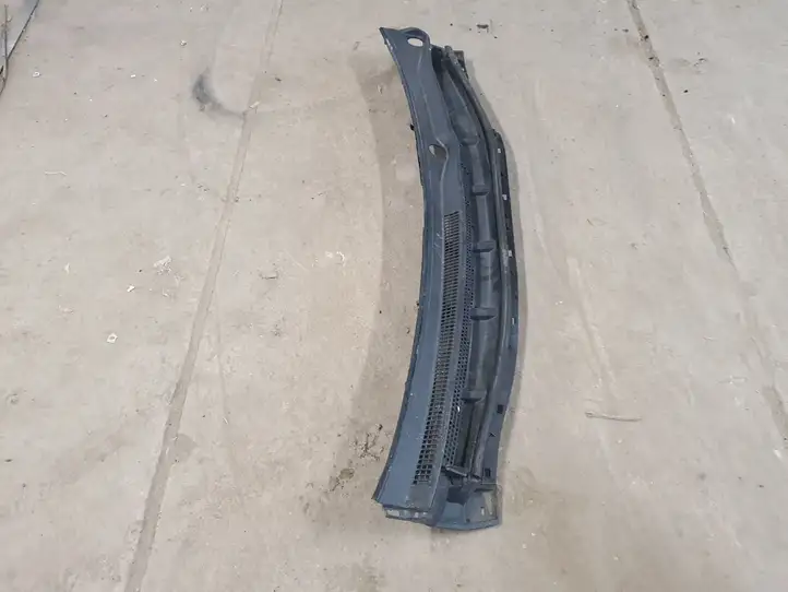 Toyota Prius (XW30) (2009 - 2015) 5578147090 Жабо стеклоочистителей — фото 2