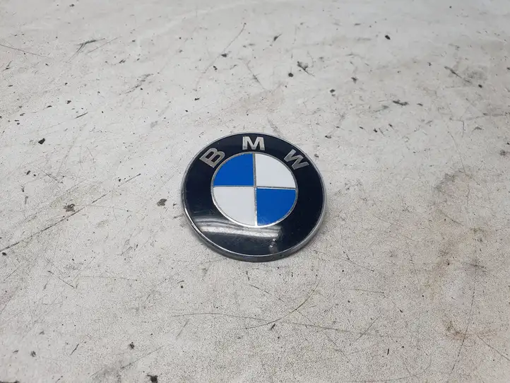 BMW 3 F30 F35 F31 (2012 - 2018) 51148219237 Эмблема автомобиля — фото 1
