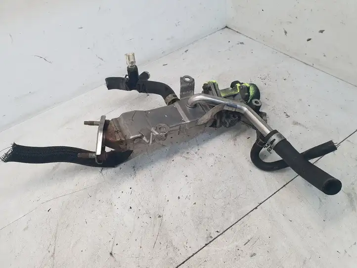 Toyota Prius (XW30) (2009 - 2015) 2560137010 Охладитель клапана EGR — фото 4