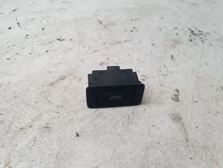 Audi A1 (2010 - 2014) 4G0959831A Кнопка закрытия багажника — фото 1