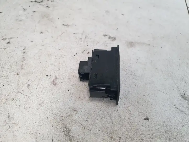 Audi A1 (2010 - 2014) 4G0959831A Кнопка закрытия багажника — фото 2