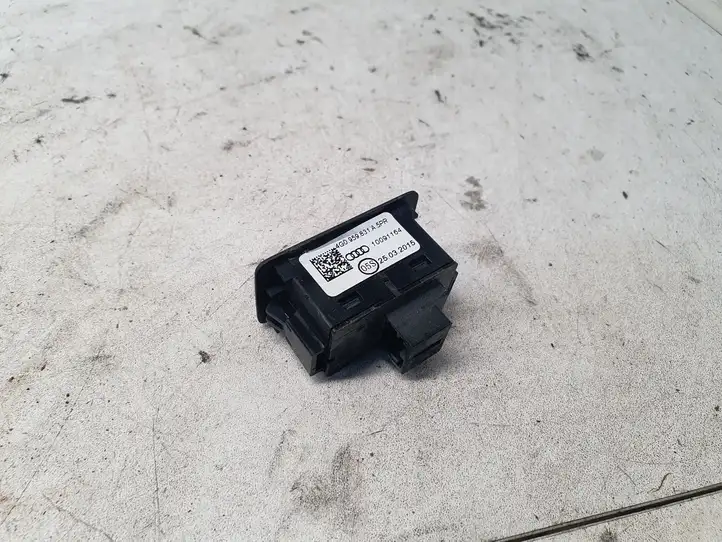 Audi A1 (2010 - 2014) 4G0959831A Кнопка закрытия багажника — фото 3