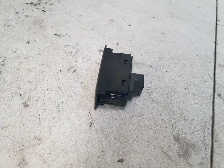 Audi A1 (2010 - 2014) 4G0959831A Кнопка закрытия багажника — фото 4